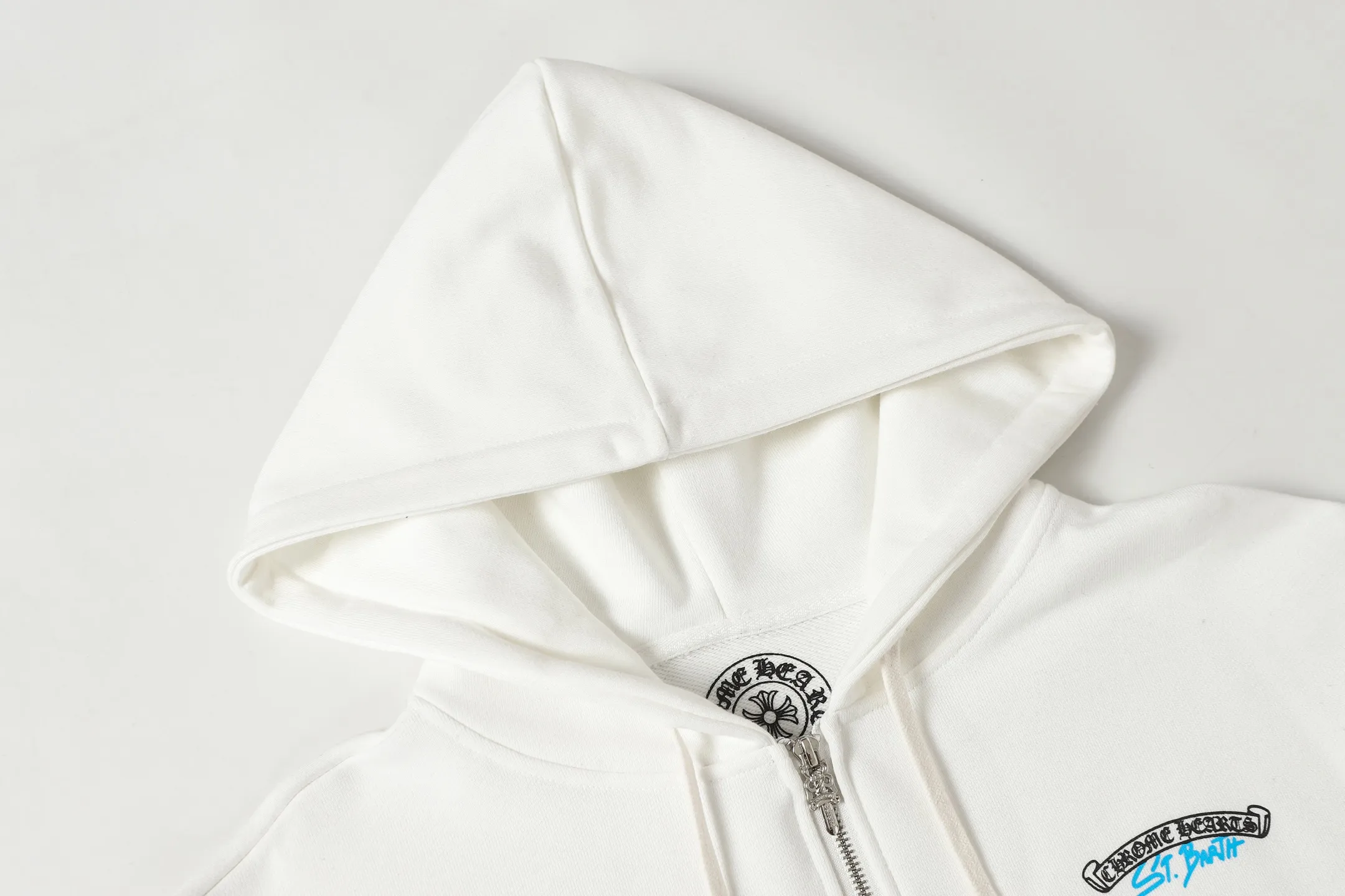P260 02 cross-border model, please do not place an order if you pursue quality - Chrome Hearts/Chrome Hearts Horseshoe Sanskrit printed zipper sweatshirt cardigan jacket - High weight, high density and high quality. The wool is soft, delicate and skin-friendly. It feels soft and silky. It has excellent warmth and skin-friendly properties. - Custom-woven and dyed, no color difference. No matter the fabric or workmanship details, it beats the ordinary version on the market. - Hardware zipper accessories are all customized, full of details - Color: black white -Size: S M L XL